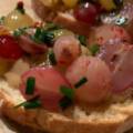 Gesunder Essgenuss: Crostini mit Mandelcreme und Trauben